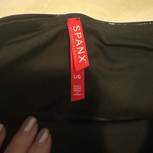 Black patent leather SPANX leggings - Picture 5 of 5